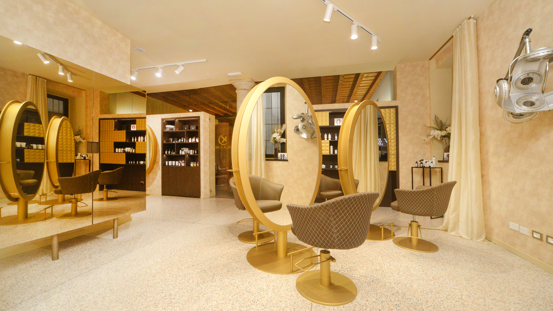 Hair Lab Kronocare, interno salone